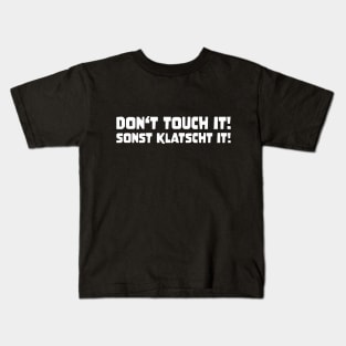 DON'T TOUCH IT SONST KLATSCHT IT! funny saying lustige Sprüche Denglisch Kids T-Shirt